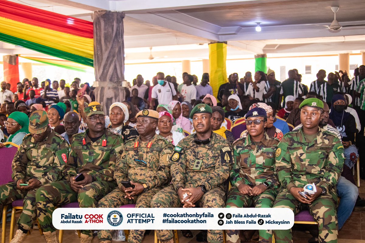 FailaAbdulRazak's tweet image. Grateful for the strong support from the General Officer Commanding for Northern Command and the Commanding Officer for 69 Elite Airborne Force, along with their dedicated team! Your presence adds an extra layer of strength to the CookAThon.

#FAILACOOKATHON 
#cookathonbyfaila