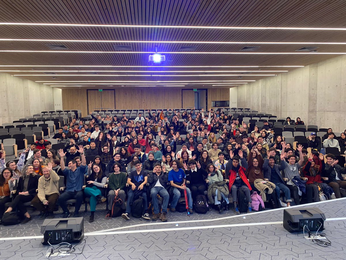 paulovolante's tweet photo. Rectoria UC destaca oportuna respuesta de estudiantes y docentes UC en Reactivación Educativa, junto a @Mineduc y @ConectadoApren2 
En 2023: 700 tutores UC al servicio de escolares en Chile.  En 2024 te invitamos al curso Cerrando Brechas Educativas (EDU222b) con @AprendizajeUC https://t.co/iT6DVdhGqz