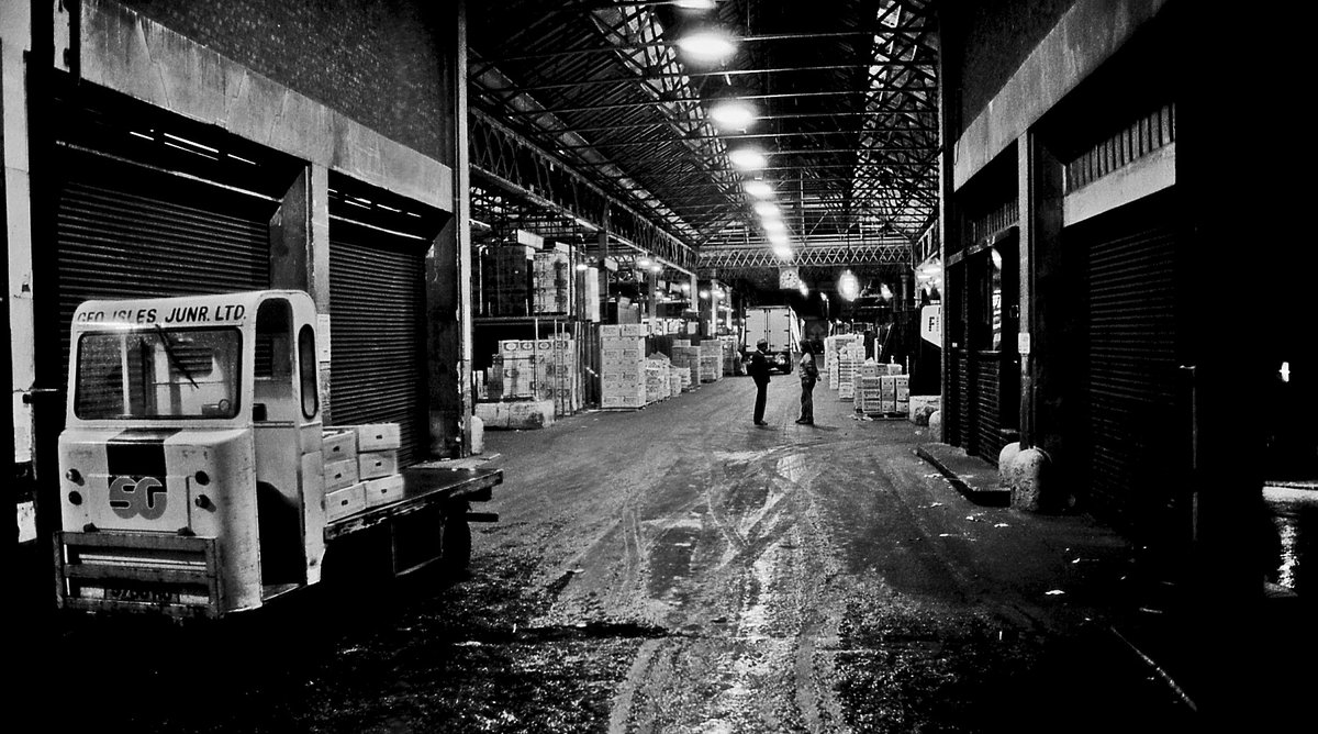 We worked in various jobs by day. Photographed Spitalfields Market by night. Spitalfields91 is available @bricklanebookshop and @funkycellar in @oldspitalfieldsmarket #book #1990s #history #blackandwhitephotography #35mm #streetphotography