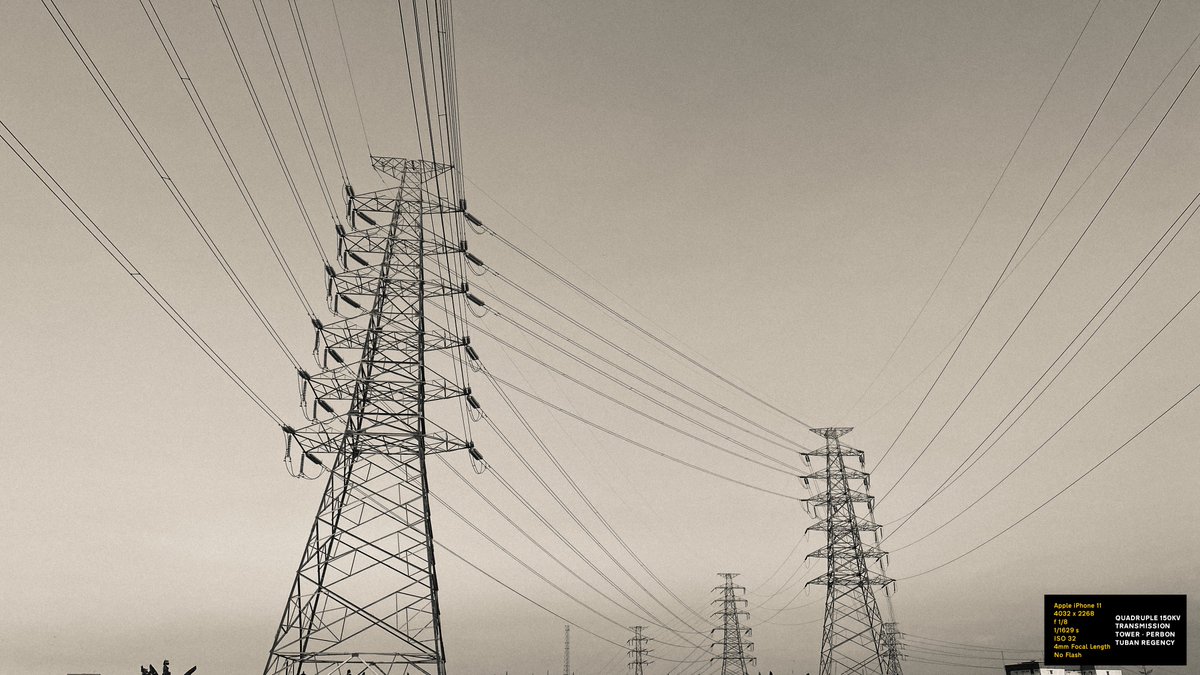 inzltr_'s tweet photo. Happy New Year 2024, Everyone✨✨
Four-Circuit 150kV Transmission Tower.
#shotoniphone | #Photography 
#powersystem | #photooftheday https://t.co/u9QFZSTPb7