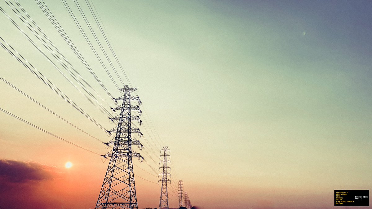 inzltr_'s tweet photo. Happy New Year 2024, Everyone✨✨
Four-Circuit 150kV Transmission Tower.
#shotoniphone | #Photography 
#powersystem | #photooftheday https://t.co/u9QFZSTPb7