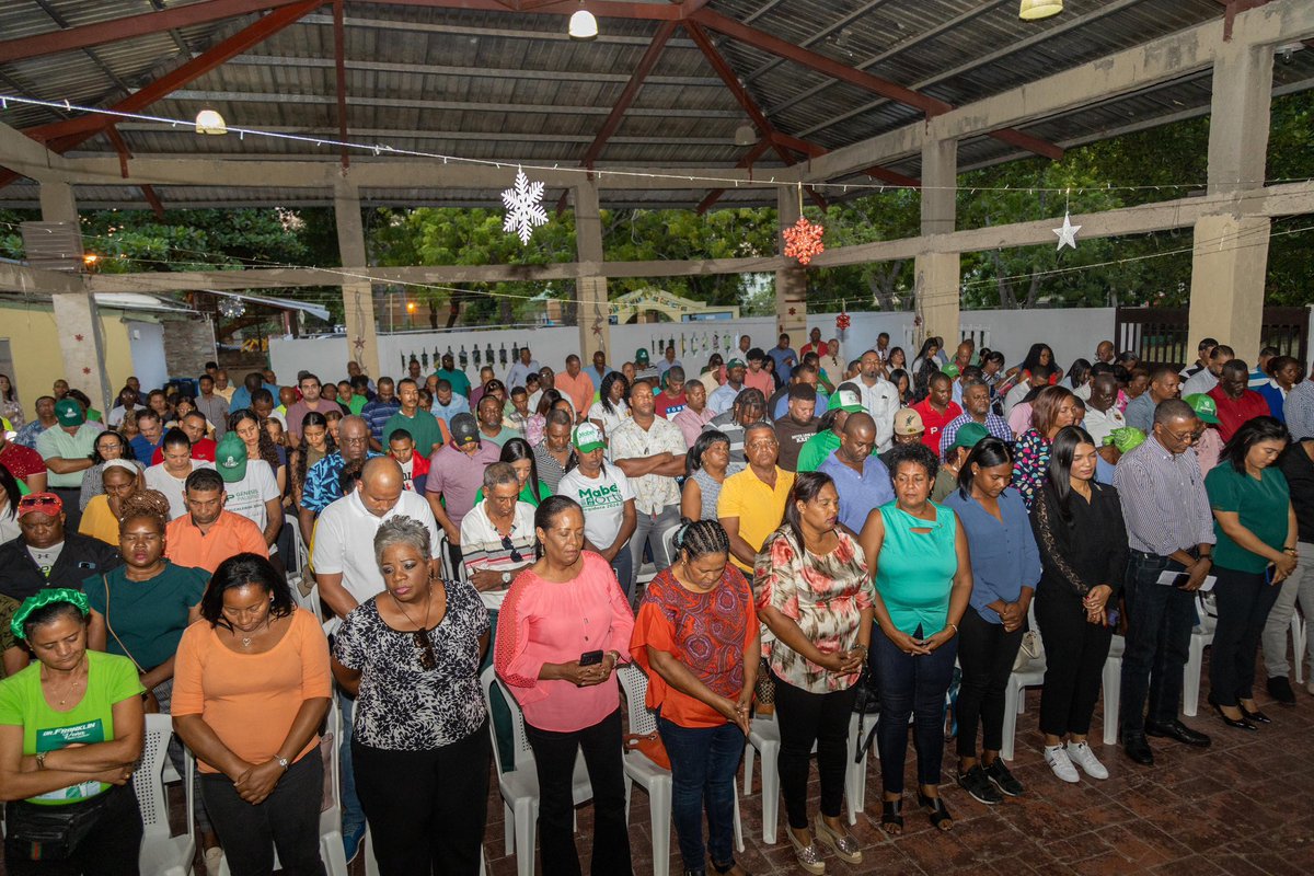 #FPComunica |

Compartimos imágenes de la #AsambleasFP para la fidelización del uso del padrón de la #FuerzaDelPueblo en San Pedro de Macorís.