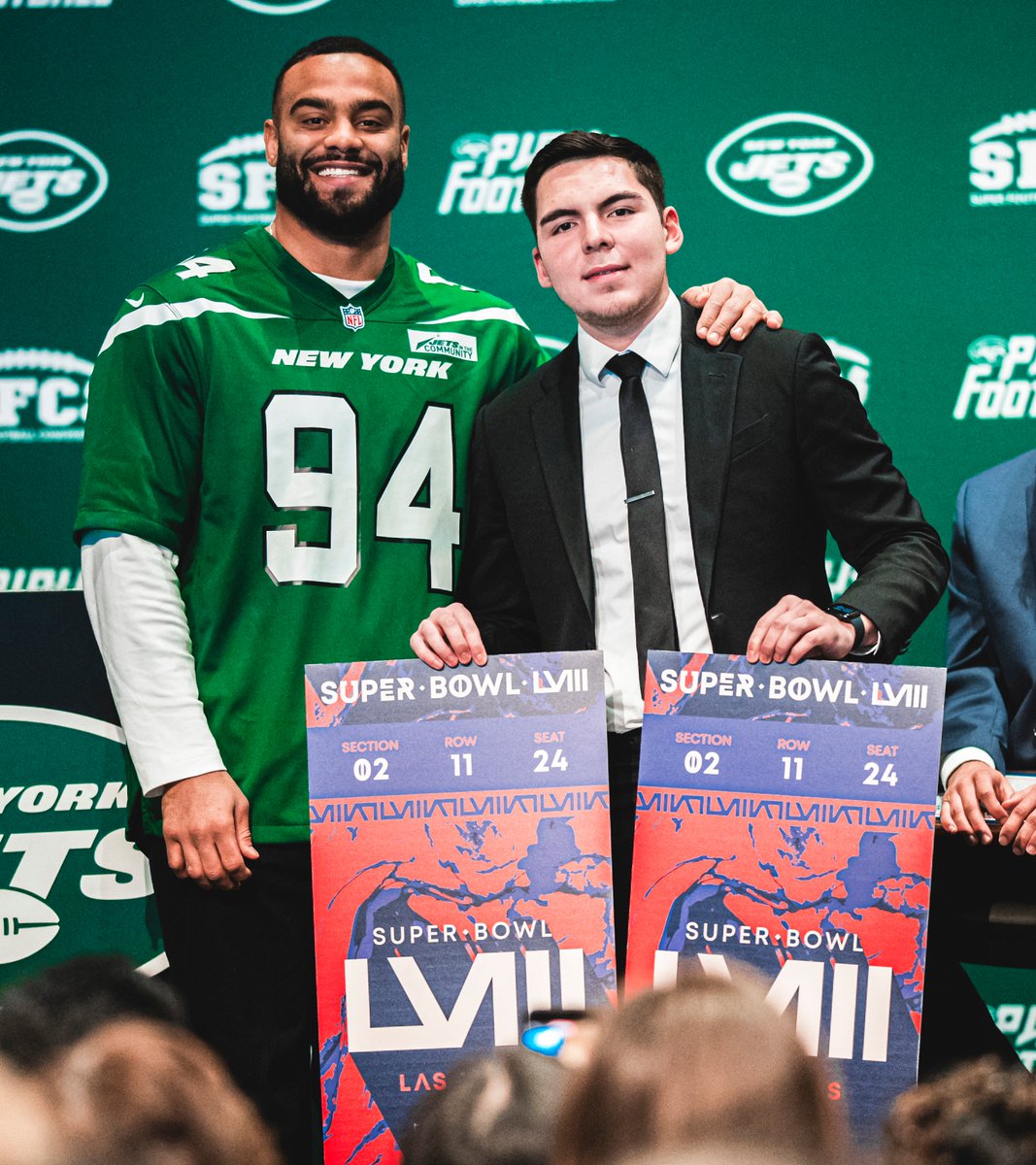 nyjets's tweet image. Our Walter Payton Man of the Year candidate @SollyThomas90 with the Super Football Conference Young Man of the Year, Bradley Manso 🤝

RT to double vote for Solly in the #WPMOYChallenge!