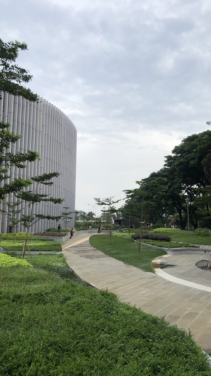 dhimassaurus's tweet photo. Opsi tempat nongkrong baru di UI, https://t.co/yY1X7rLlwY