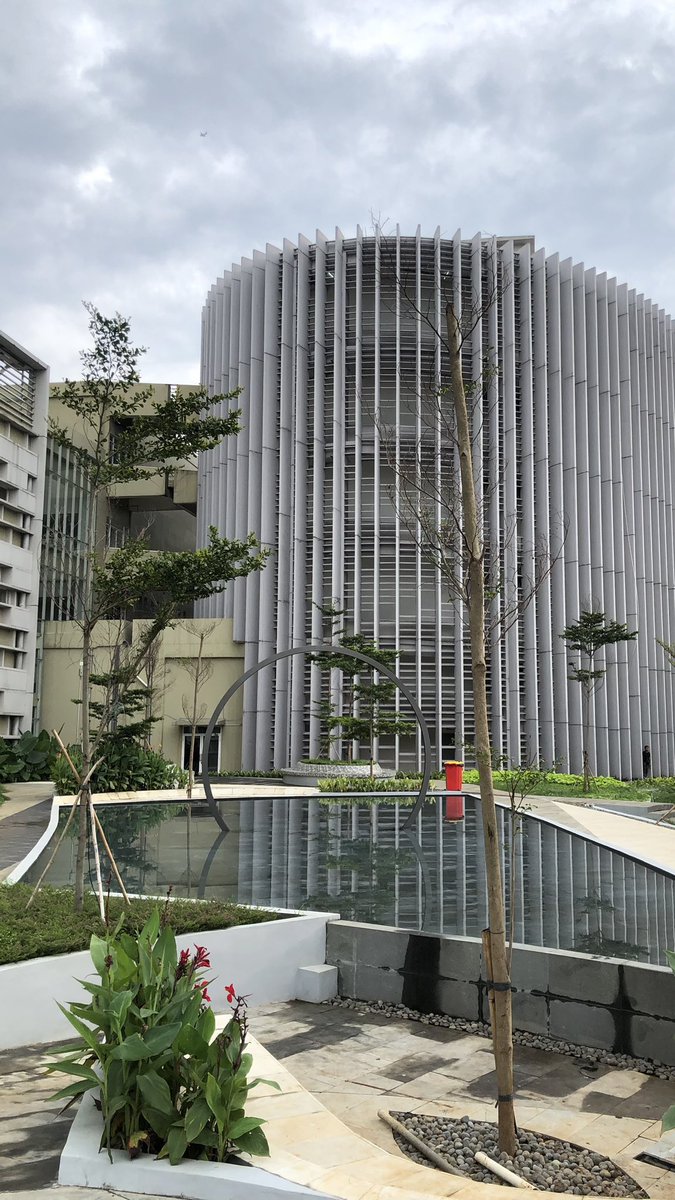 dhimassaurus's tweet photo. Opsi tempat nongkrong baru di UI, https://t.co/yY1X7rLlwY