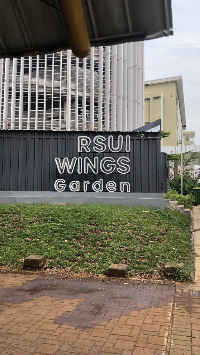 dhimassaurus's tweet photo. Opsi tempat nongkrong baru di UI, https://t.co/yY1X7rLlwY