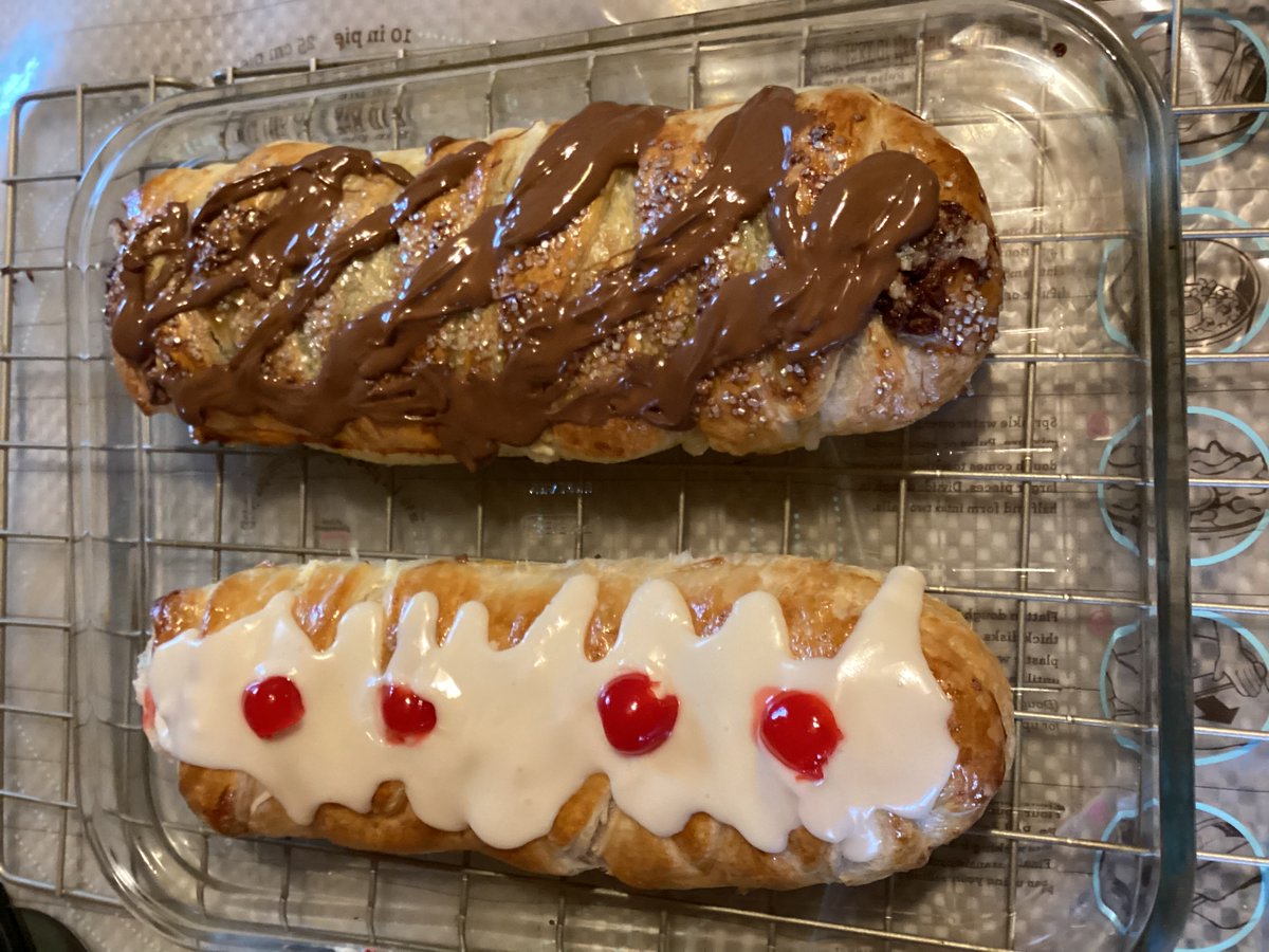 Anniebanananie1's tweet photo. First one was so good, it deserved a repeat…
Strawberry/cream cheese pastry braid &
Orange chocolate/cream cheese pastry braid
(had to do something with that leftover Terrys chocolate orange 🤣)
#TwitterBaking #Pastry #Baking https://t.co/XXAC7IdTCO