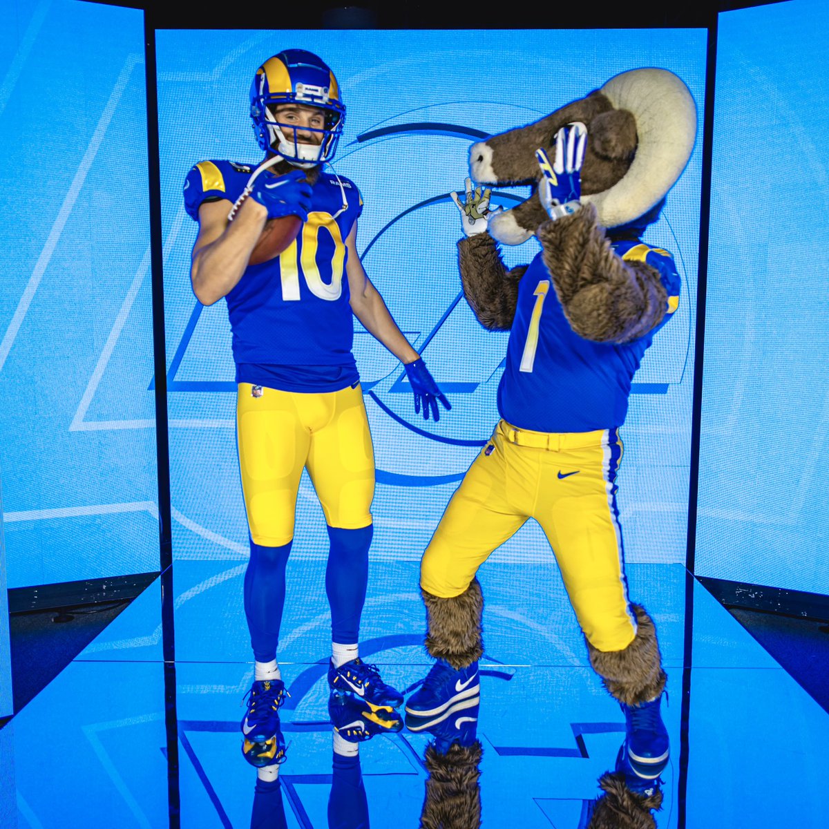 RampageNFL's tweet image. OMG VOTES STILL COUNT DOUBLE TODAY! 😱🗳️

1 RETWEET = 2 VOTES

#WPMOYChallenge | @CooperKupp