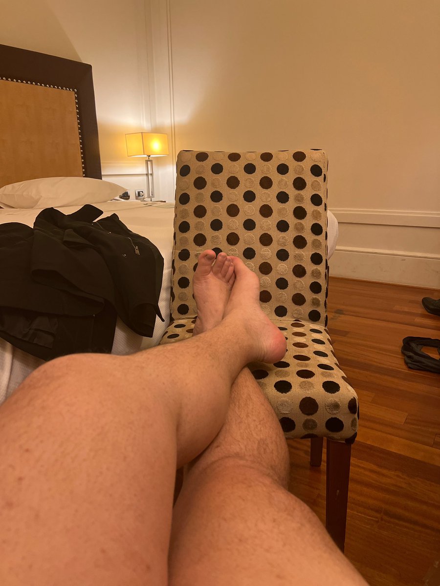 fatbarefeet's tweet photo. #crossedsoles #soles #sucktoes #feetfetish #malefeet #baremalefeet #baremaletoes #brazilianmalefeet #fatbarefeet #tongueonmyfeet #dom #brazilianmaletoes #dirtyfeet #smellyfeet https://t.co/FcfUwpqf8z