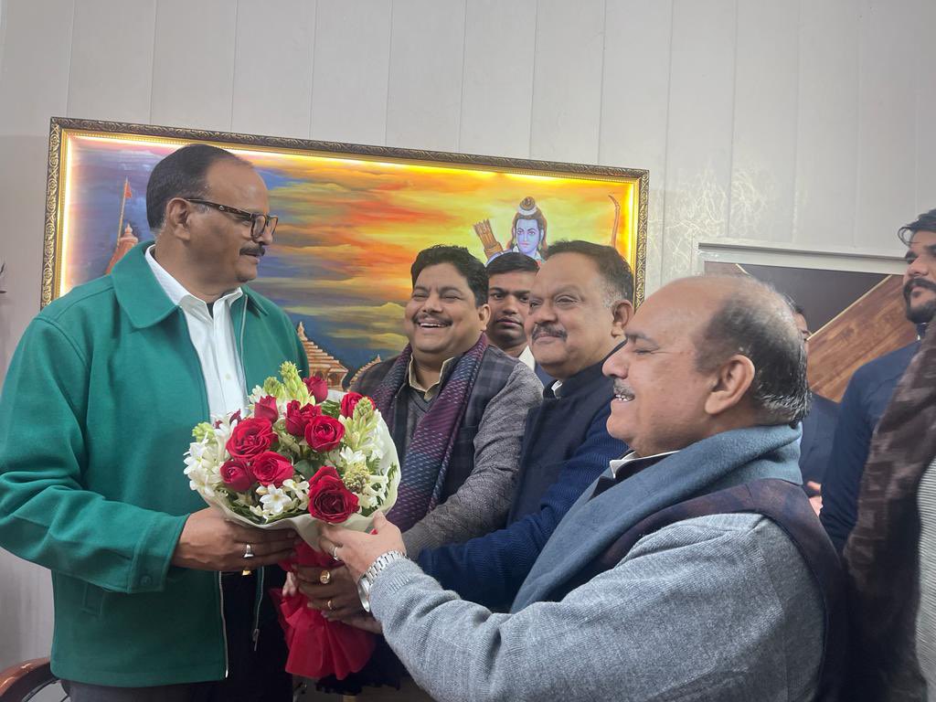 DrDCSHARMAUPPSS's tweet photo. संघ पदाधिकारियों के साथ ,प्रदेश के यशस्वी मा उपमुख्यमंत्री श्री बृजेश पाठक जी से भेंट करके नव वर्ष की शुभकामनाएँ दीं एवं आशीर्वाद प्राप्त किया । https://t.co/Lwq8lrPrbF