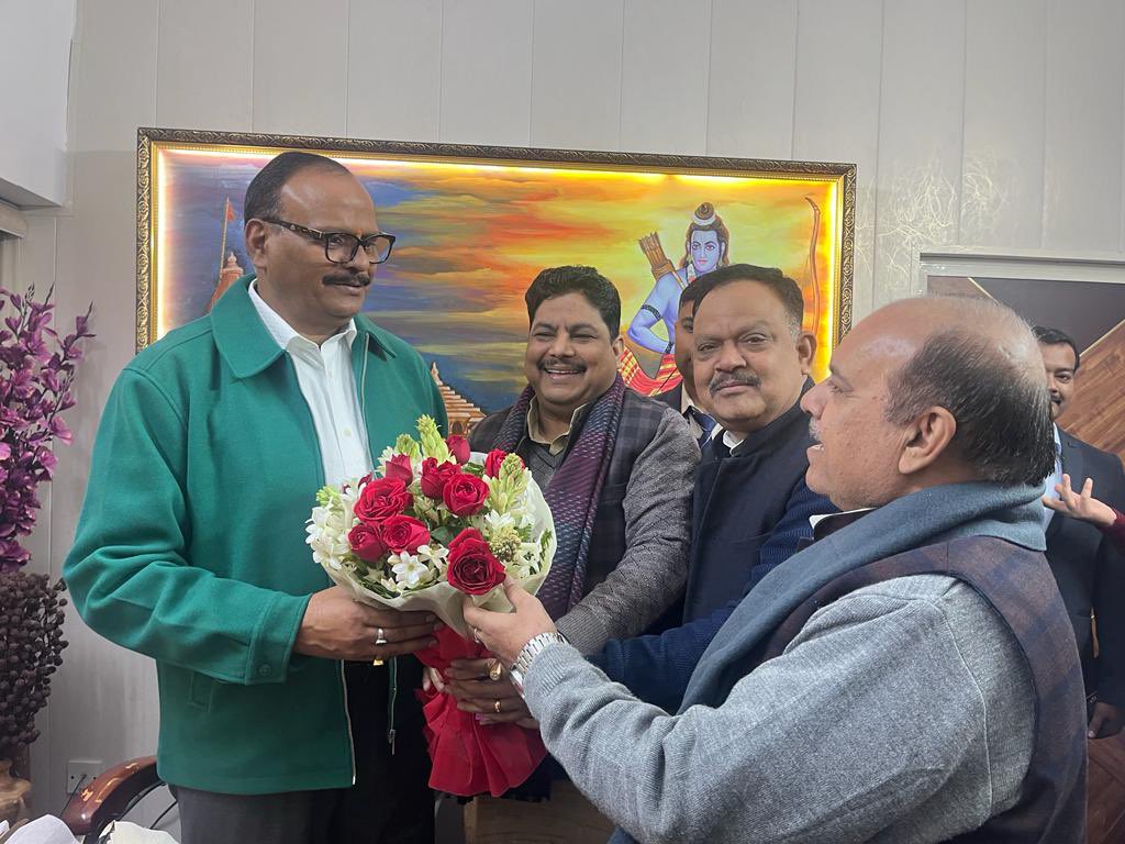 संघ पदाधिकारियों के साथ ,प्रदेश के यशस्वी मा उपमुख्यमंत्री श्री बृजेश पाठक जी से भेंट करके नव वर्ष की शुभकामनाएँ दीं एवं आशीर्वाद प्राप्त किया ।