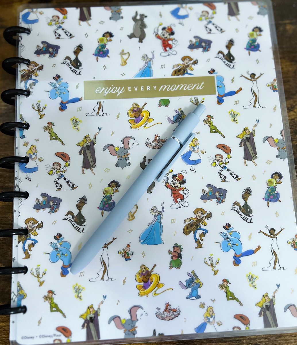 FamilyNerds's tweet photo. Enjoy every Moment!! That’s our theme this year, and with great luck, I found a planner with the exact same theme 🍀
Here’s to a New Year filled with love, laughter, and making memories to last a lifetime 💕
@planahappylife 
#enjoyeverymoment #livingourbestlife https://t.co/G7WNlUsitB