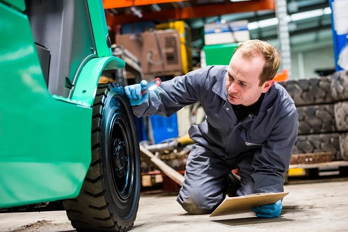 Our maintenance plans will help you reduce replacement and repair costs and keep your vehicles running for longer 📈

We a combination of carrying 80% of fast-moving parts and industry leading first time fix rates this means we can get you up and moving in no time 🤝🏼