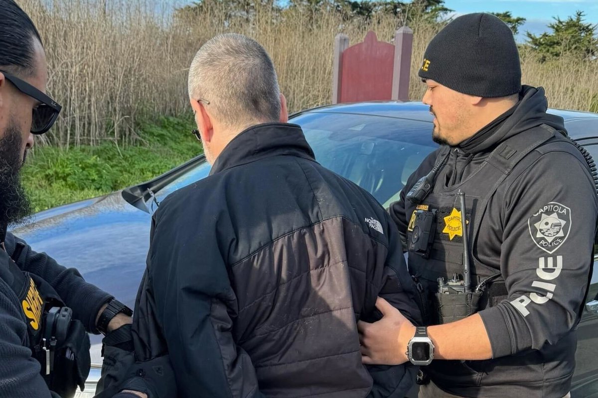 RollingStone's tweet image. Theo Lengyel, once an integral member of the avant-garde jazz-metal group Mr. Bungle, is now a murder suspect accused of killing his girlfriend. 

More: rollingstone.com/music/music-ne…