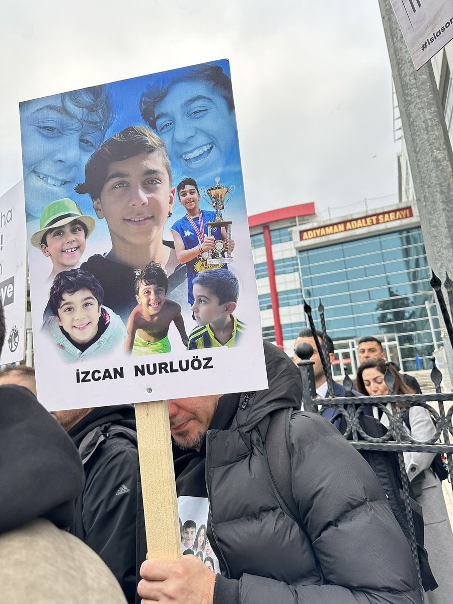 muge_orun's tweet photo. Sonuna kadar peşini bırakmayacağız.. yüzümüze bakmaya cesaret edemeyip online bağlandığınız deliklerde çürüyeceksiniz İsias katilleri. Bugün ne kadar vicdan yoksunu olduğunuzu ispatladınız. Demek çocuklar donarak öldü ha? Şerefsizler
#isiasolasıkast 
#isiasortadavamız https://t.co/hHMT0XTOCu