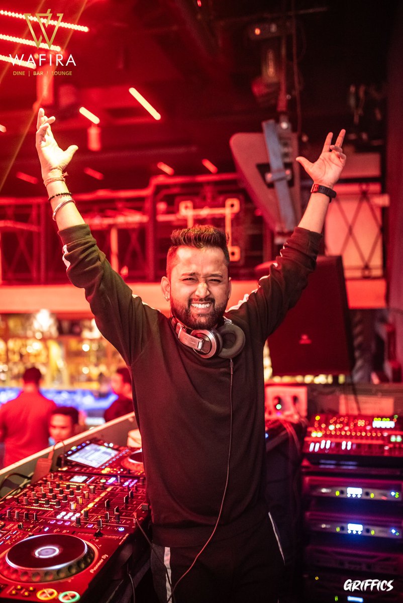djcasindia's tweet photo. So excited to do my First Gig 0f 2024 🧿🎧
Coming straight after taking blessings from Baba Baidyanath, Baba Basukinath &amp; Maa Tara ( Tarapith) 

See you all tonight for Wafira’s Mid week dance shenanigans with ME ! Come by for the most vibey Wednesday night in the city! https://t.co/dzKWtBi6p7