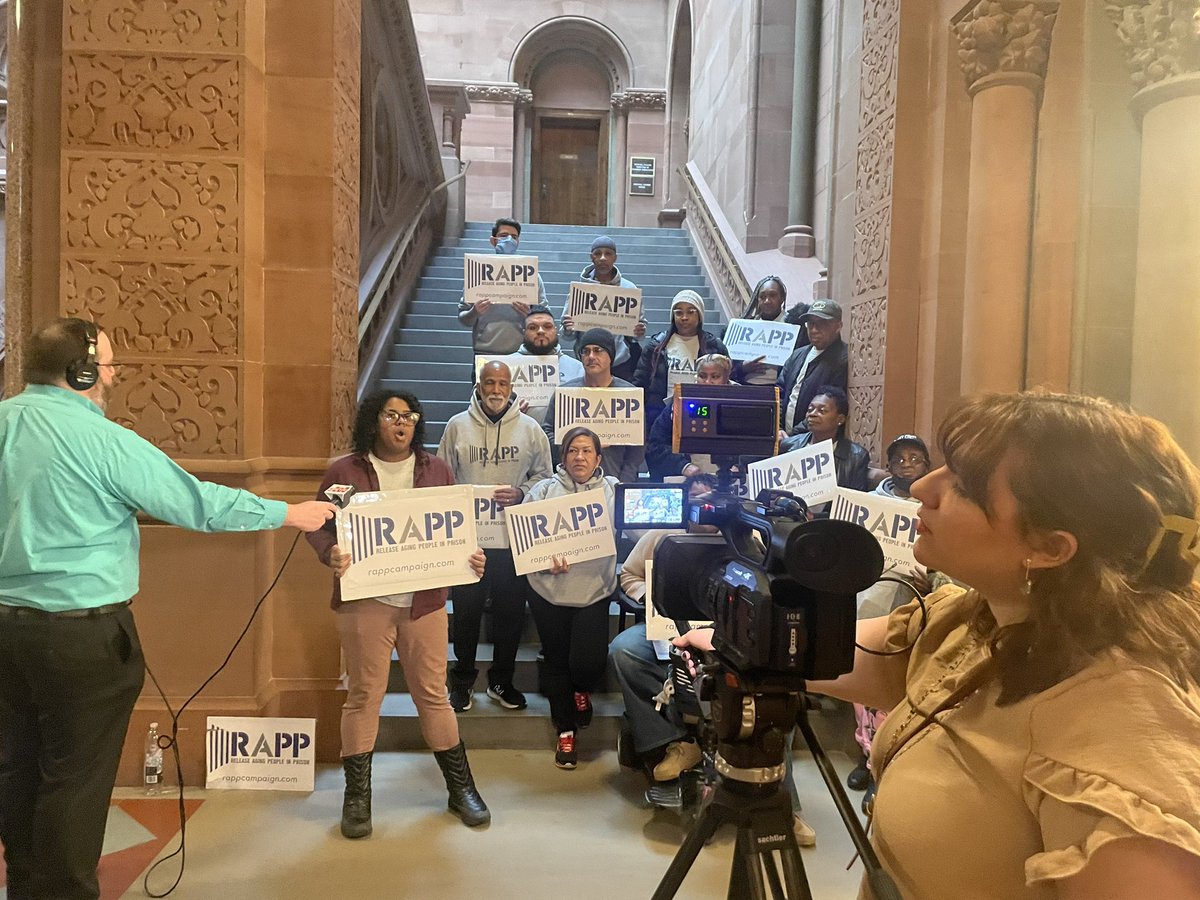 HAPPENING NOW: On the very first day of the 2024 NY Legislative Session, family members of incarcerated New Yorkers as well as a formerly incarcerated New Yorkers are in the Capitol calling for prompt passage of #ParoleJusticeNY and our entire justice and safety agenda.