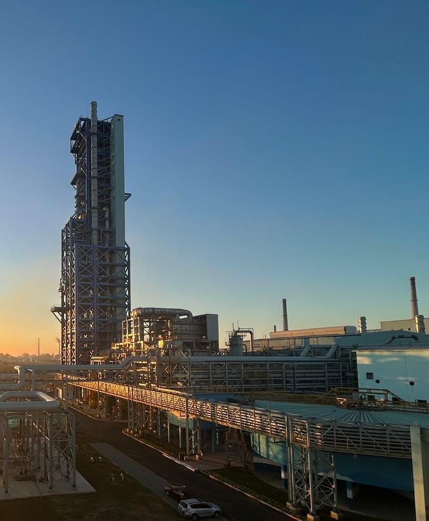 🚀On Jan 1, 2024, we produced the 1st #DRI from China's largest hydrogen-ready reactor using ENERGIRON® ZR tech, jointly developed by Tenova & Danieli, with natural gas, #hydrogen, and coke oven gas. A stride towards #sustainable steel production! 🌱 More: tenova.com/newsroom/lates…