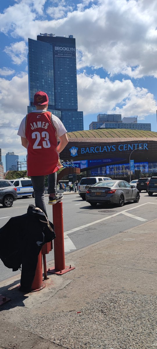Marsovich32's tweet photo. @beinsports_FR @NBAextra @All Mon numéro fétiche est le #23 (bien évidemment) même revendiqué devant le Barclays Center
@RomaneDrouhin
#ALLRoomNumber https://t.co/cueerJtRvA