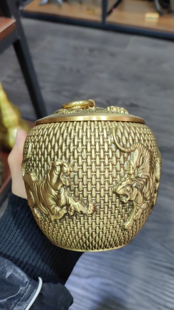 runhenggifts's tweet image. Customized copperware, add a touch of art to your special space #copperware #crafts #art #storagejar #brass #customized