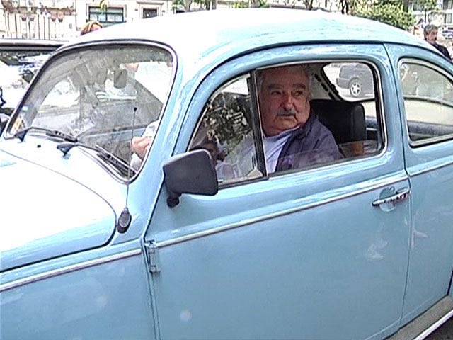 @TelemundoUY Citando a @TelemundoUY: Si consideran multar a Lacalle por circular en moto, ¿qué hay de procesar a Pepe Mujica por manejar su fusca sin cinturón? 🚗🚫 La ley debe ser igual para todos, ¿no es así? #IgualdadAnteLaLey #SeguridadVial