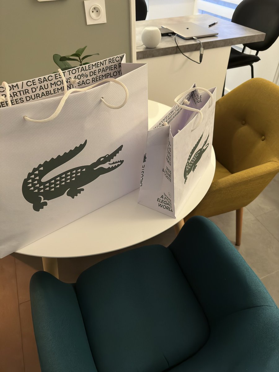 schumilaferrari's tweet photo. J’ai commencé les soldes 😜🐊 #VentesPrivees https://t.co/QnhieeyUt4