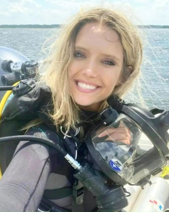 scubadivingyard's tweet photo. 💕💕✨
.
.
.
.

#smile #smile😊 #divinglife #divingtrip #diverlife #beautifuldiver #sexydiver #divegirl #divegirls #divinggirl #divinggirls #divingmask #fullfacemask #scubagirl https://t.co/9ZTfKybwnF