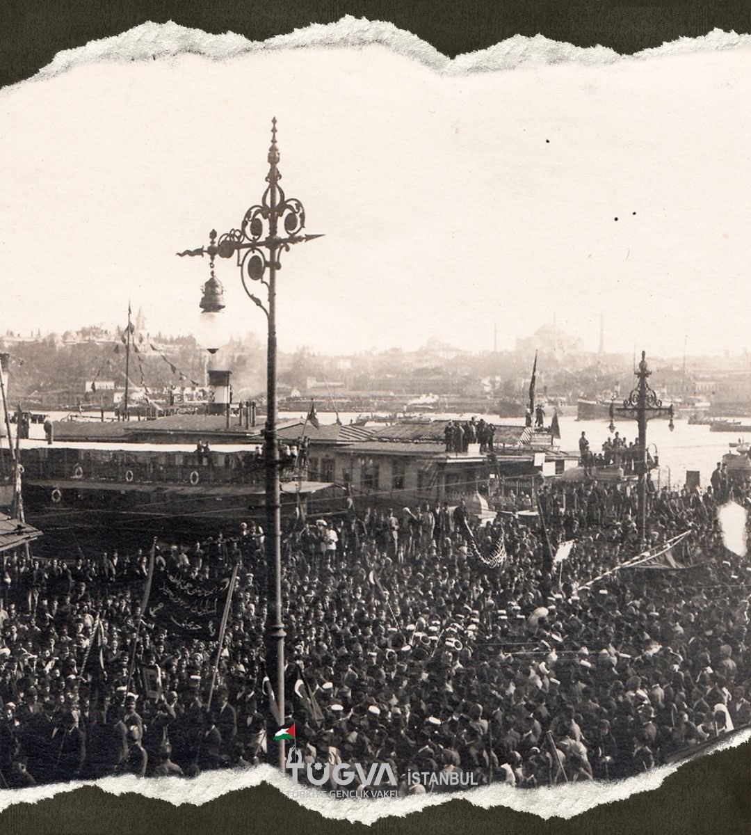 tugvaistanbul's tweet photo. 📌 Yüz yıl önce Osmanlı’nın başkenti İstanbul işgal edildiğinde Galata Köprüsü’nde eylem yapılmıştı. 

Aradan 100 yıl geçti ve 1 Ocak 2024’de aynı yerde, Galata Köprüsü’nde işgal altındaki Filistin için bir yürüyüş gerçekleştirdik. 

#ForFairFuture https://t.co/1PXl6HgATA