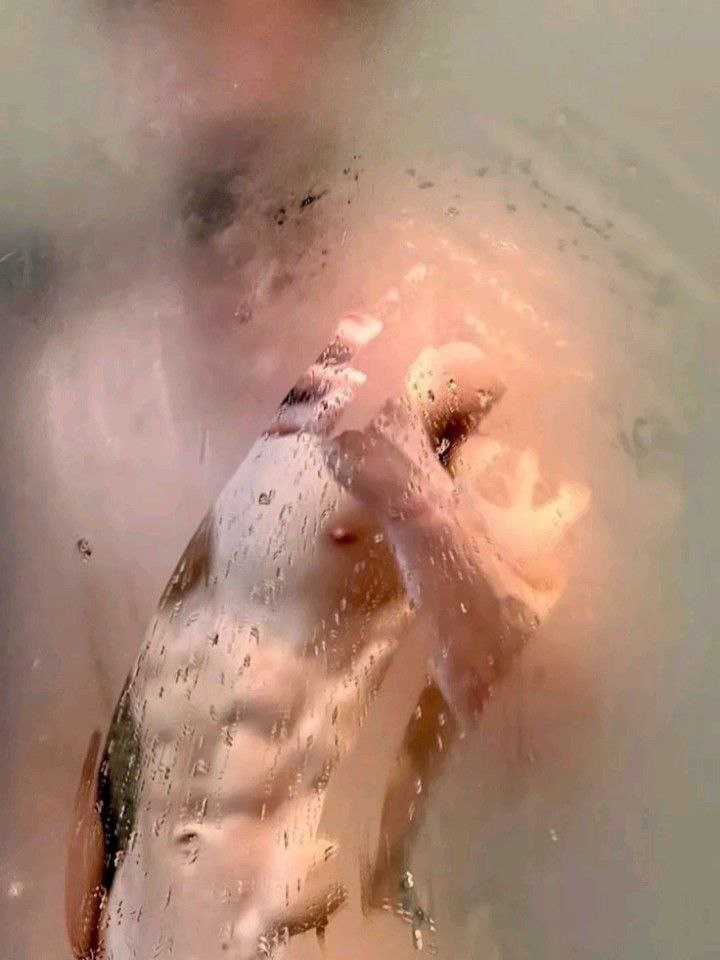 ⠀
⠀
⠀⠀⠀⠀⠀горячий душ после спортзала.
⠀