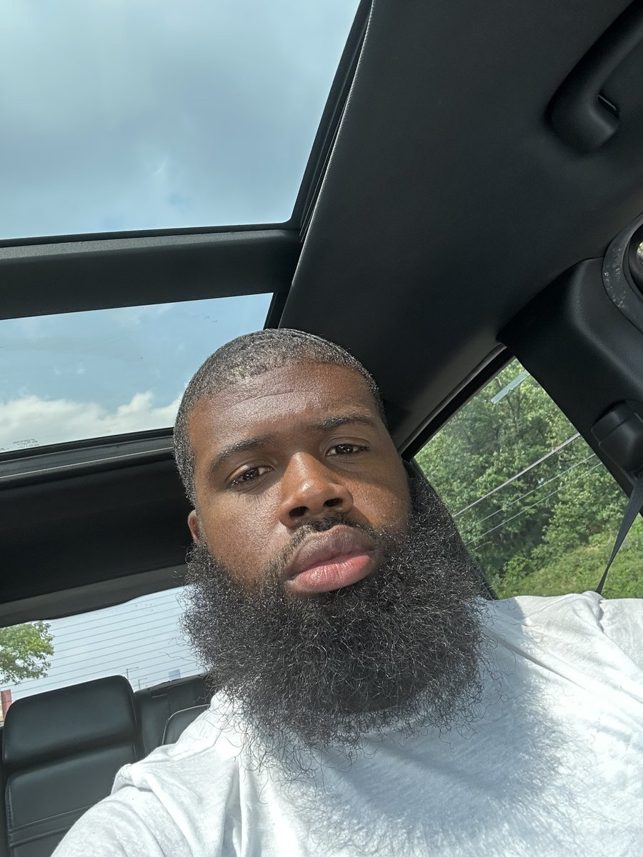 Cheers to me turning 40 today. Yall see the salt in my beard. Its lit😅