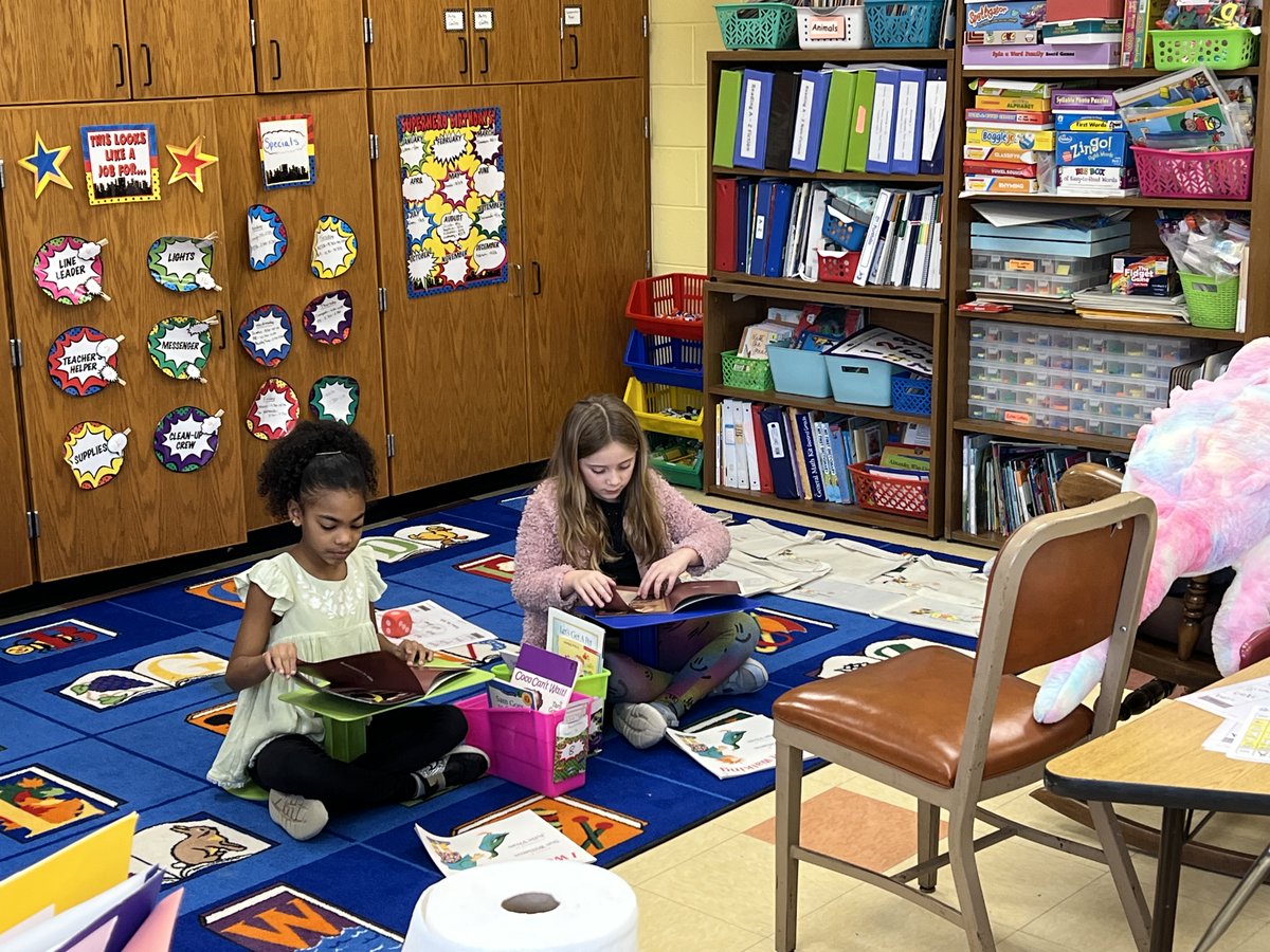 CommackSchools's tweet image. Wood Park students using their choice seating during literacy time to read with partners and enjoy engaging literacy games. #READ #FunToLearn #WoodPark #CommackSchools