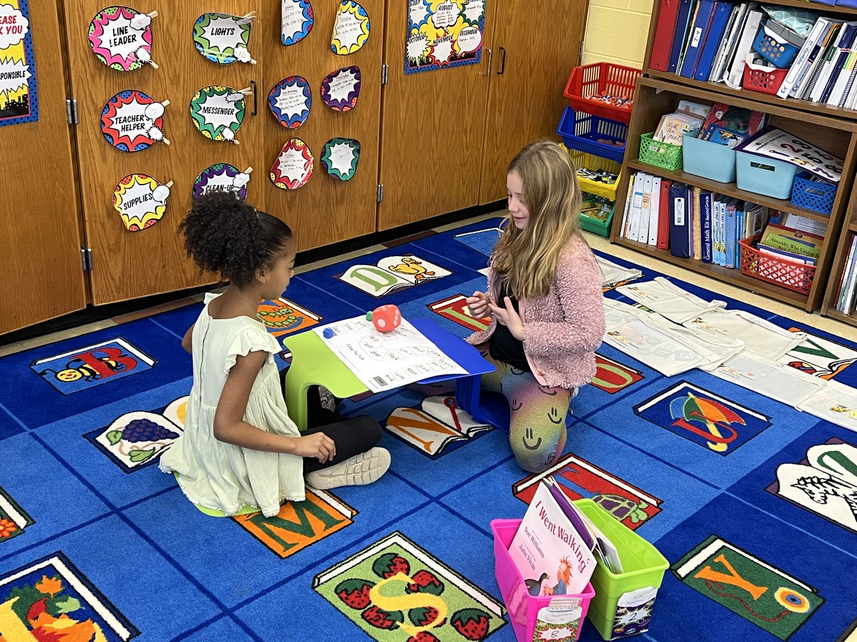 CommackSchools's tweet image. Wood Park students using their choice seating during literacy time to read with partners and enjoy engaging literacy games. #READ #FunToLearn #WoodPark #CommackSchools
