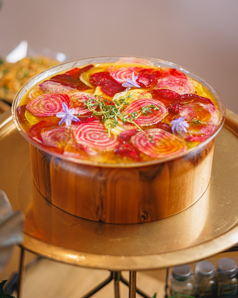 AyeletsCatering's tweet photo. Beetroot Carpaccio adding some gorgeous colours to the stormy first days of 2024. Stunning and delicious, this beautiful dish grabs all the attention in a feast. 🩷 #BeetrootCarpaccio #KosherFood https://t.co/CPqLfSjZW8