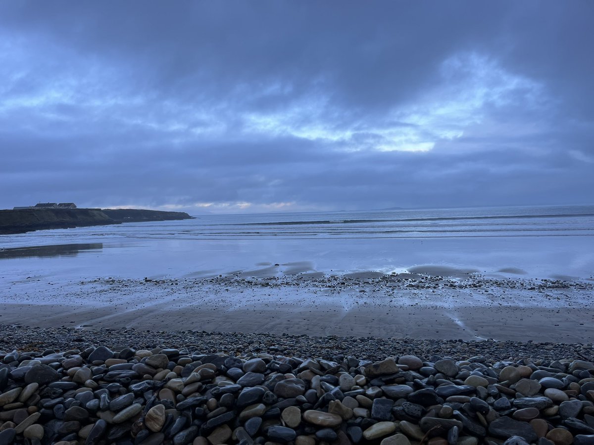 Yeatssocietyirl's tweet photo. Outside and in! Always worth the effort! #Aughris #Sligo #NewYear2024 @beachbarireland https://t.co/hbQG0KOVM2