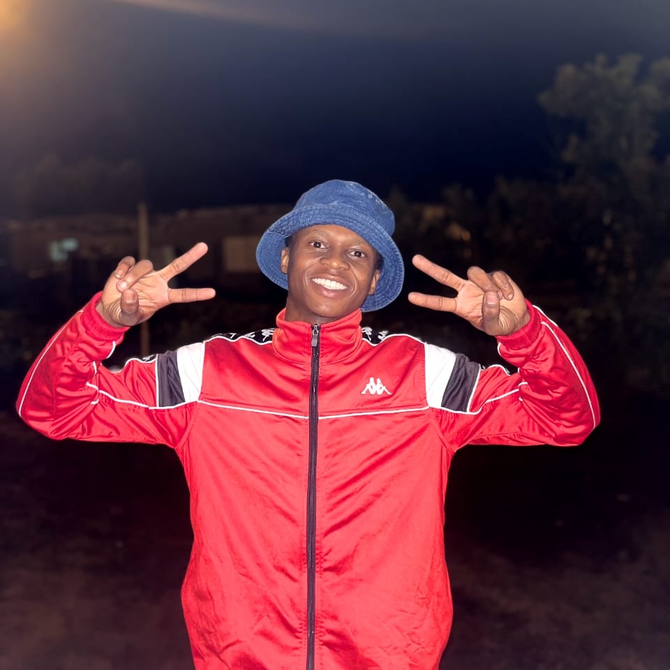 MotebeleThato's tweet photo. Peace Out✌️❤️💐 https://t.co/7tBFTgL6bW