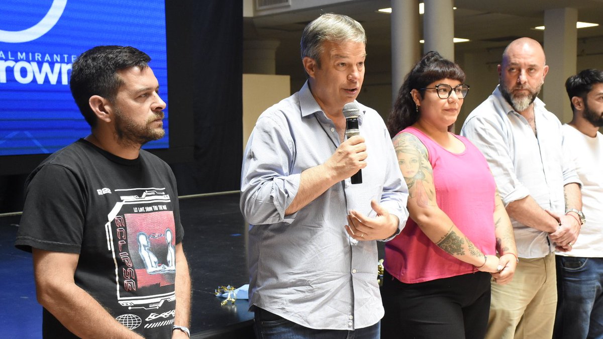 CascallaresPJ's tweet photo. En Almirante Brown renovamos nuestro compromiso con nuestros emprendedores: vamos a seguir trabajando muy fuerte en la capacitación y acompañándolos para que se continúen desarrollando. @JuanoFabiani @fedesassoneOK 

#BrownConVos https://t.co/XZMwP5vk60