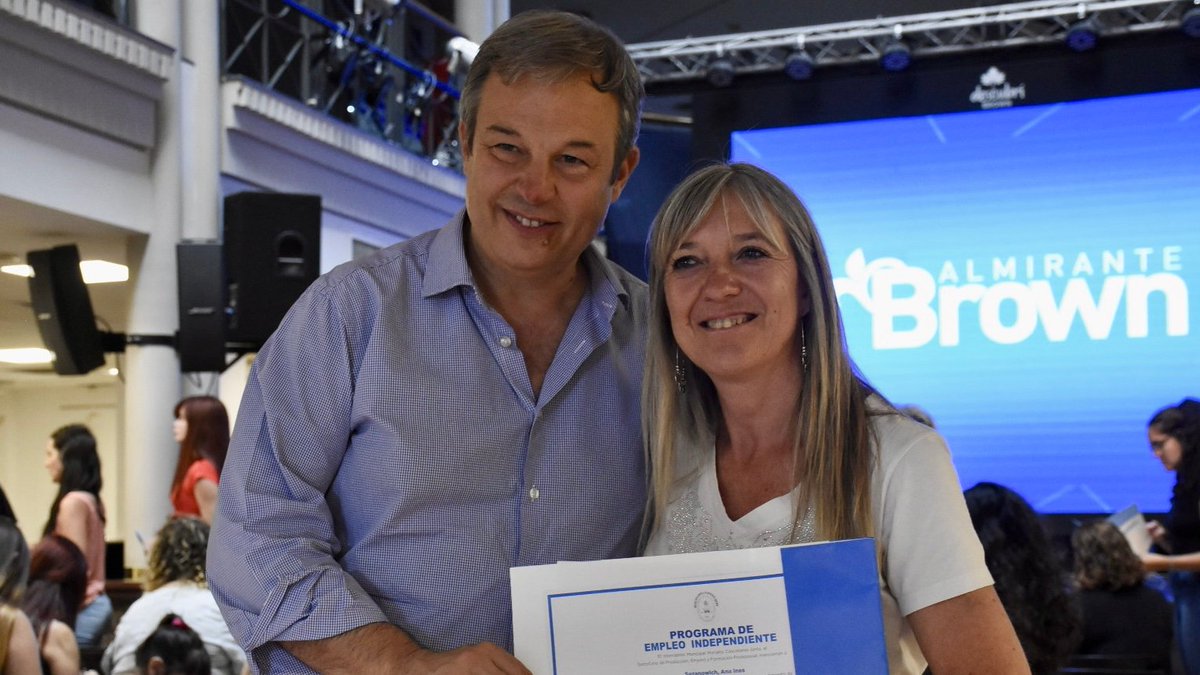 CascallaresPJ's tweet photo. En Almirante Brown renovamos nuestro compromiso con nuestros emprendedores: vamos a seguir trabajando muy fuerte en la capacitación y acompañándolos para que se continúen desarrollando. @JuanoFabiani @fedesassoneOK 

#BrownConVos https://t.co/XZMwP5vk60