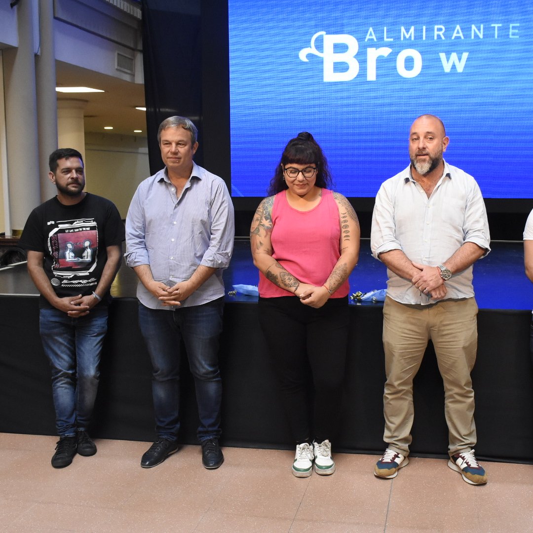 CascallaresPJ's tweet photo. En Almirante Brown renovamos nuestro compromiso con nuestros emprendedores: vamos a seguir trabajando muy fuerte en la capacitación y acompañándolos para que se continúen desarrollando. @JuanoFabiani @fedesassoneOK 

#BrownConVos https://t.co/XZMwP5vk60