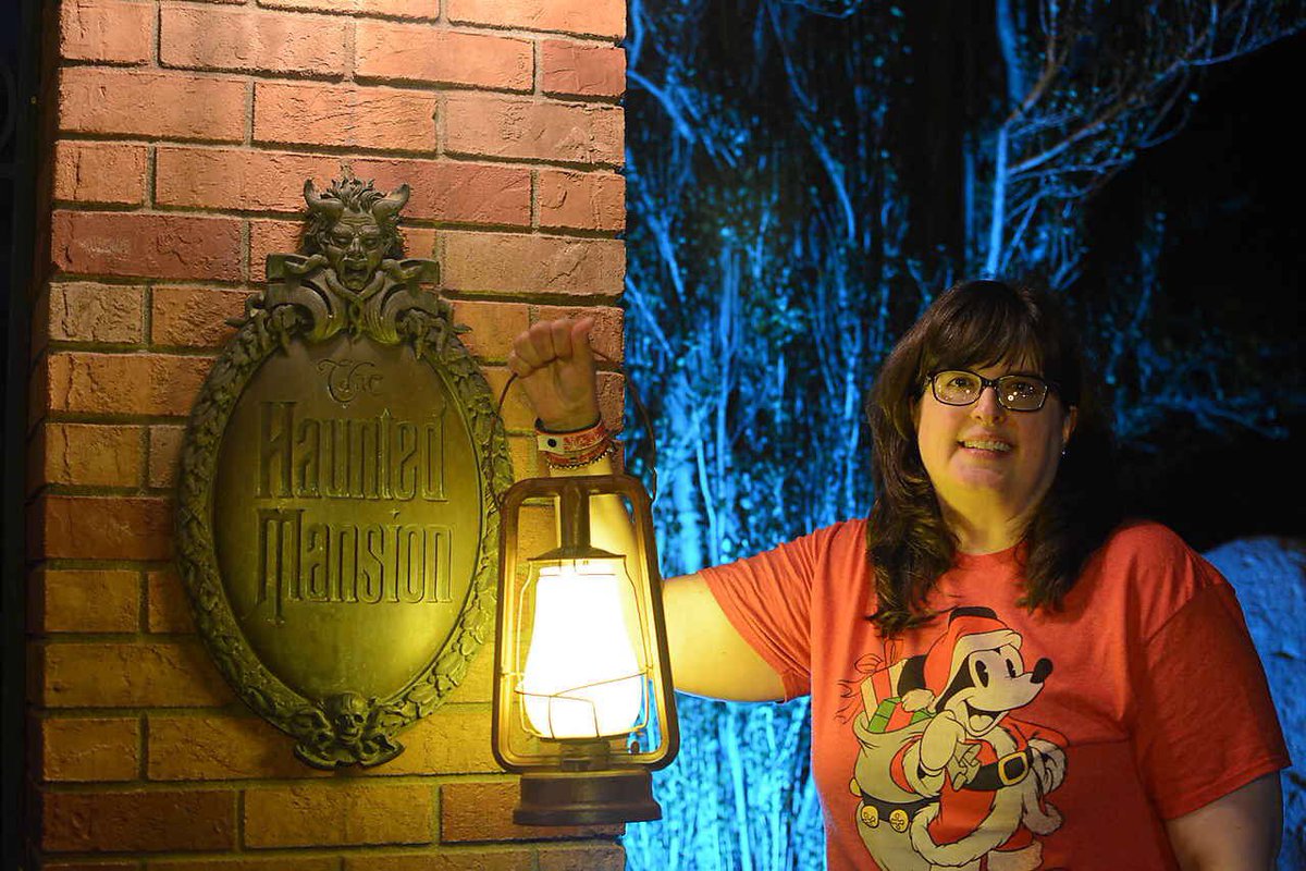 ValPalMickey's tweet image. Thanks to the best Secret Santa in the world I have my own #HauntedMansion plaque!! Thank you again @IMPROVingFrank - it is awesome!! @DillosDiz #CommunityCore @WaltDisneyWorld