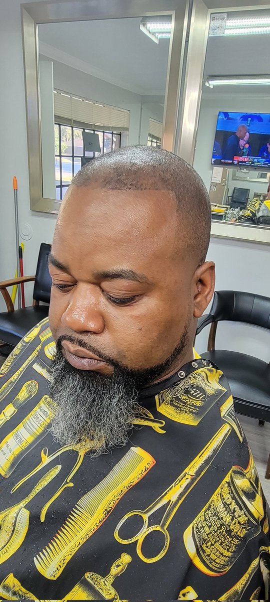 newdaybigsub's tweet photo. THIS IS WHAT WE DO AT YOREYS URBAN BEAUTY AND BARBER LOCATED IN RICHMOND TX ... THE COLDEST ... NO SPRAY OR PIC TRICKS LOL #TIWWD #NEWDAYBIGSUB #BIGSUBOG #YOREYS #YOREYSURBAN https://t.co/RNmb1f3u2W