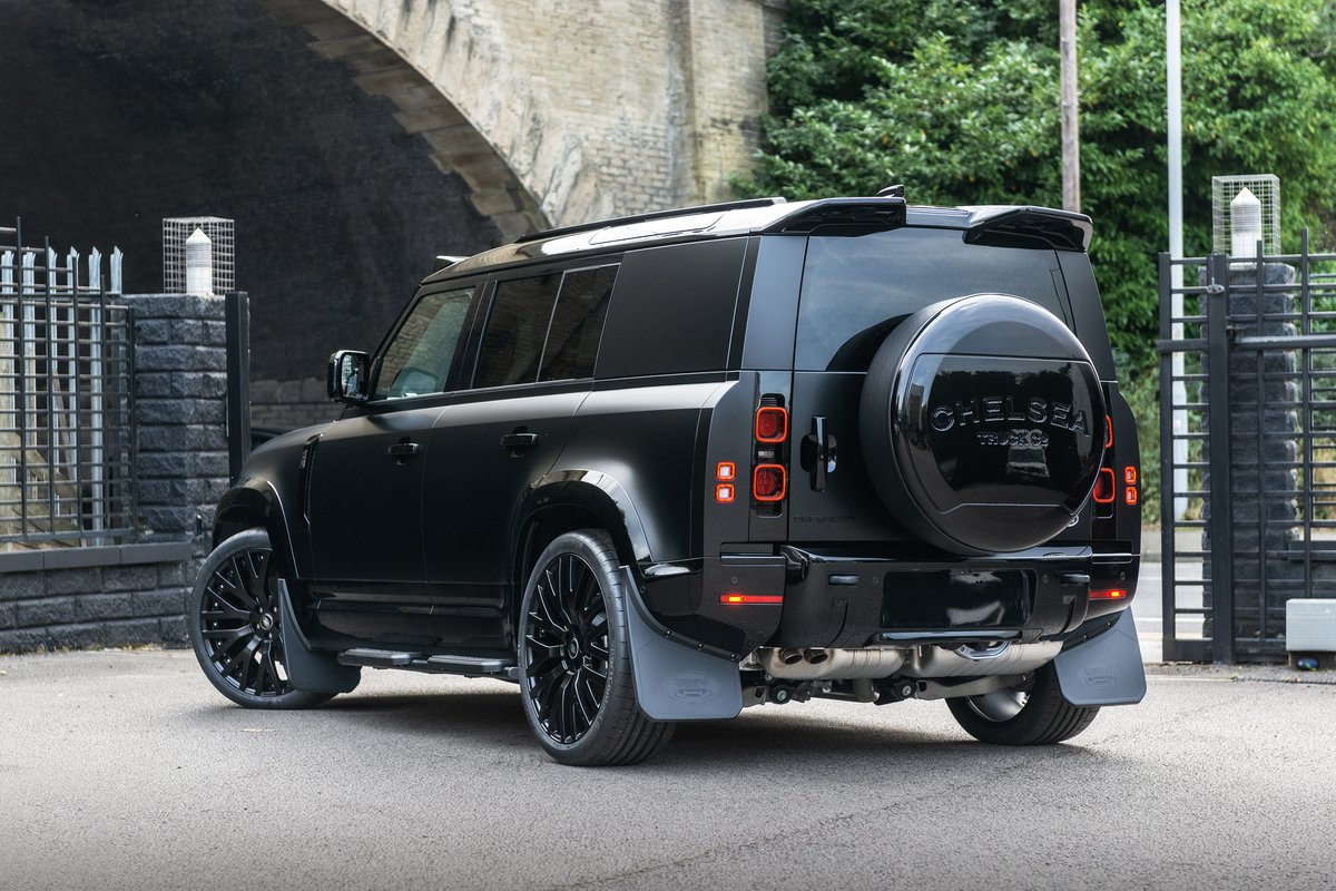 ChelseaTruckCo's tweet photo. This rear seat conversion transforms this commercial Defender by re-instating the rear windows and installing a passenger rear bench finished in quilted and perforated tan nappa leather.

#ChelseaTruckCo #LandRover #Defender110 #CustomCars #customvehicles #London #4x4 https://t.co/Bc9fC8scSk