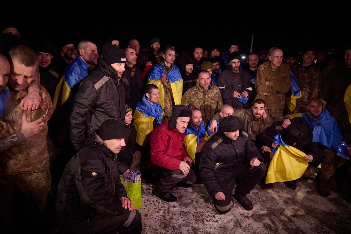 ZelenskyyUa's tweet photo. 230 of our people. Today, 213 soldiers and sergeants, 11 officers, and 6 civilians returned home. I am grateful to everyone who achieved this result.

We remember each and every one of our people. And we must return all of them.

🇺🇦🇺🇦🇺🇦 https://t.co/RCeYnLYPn4