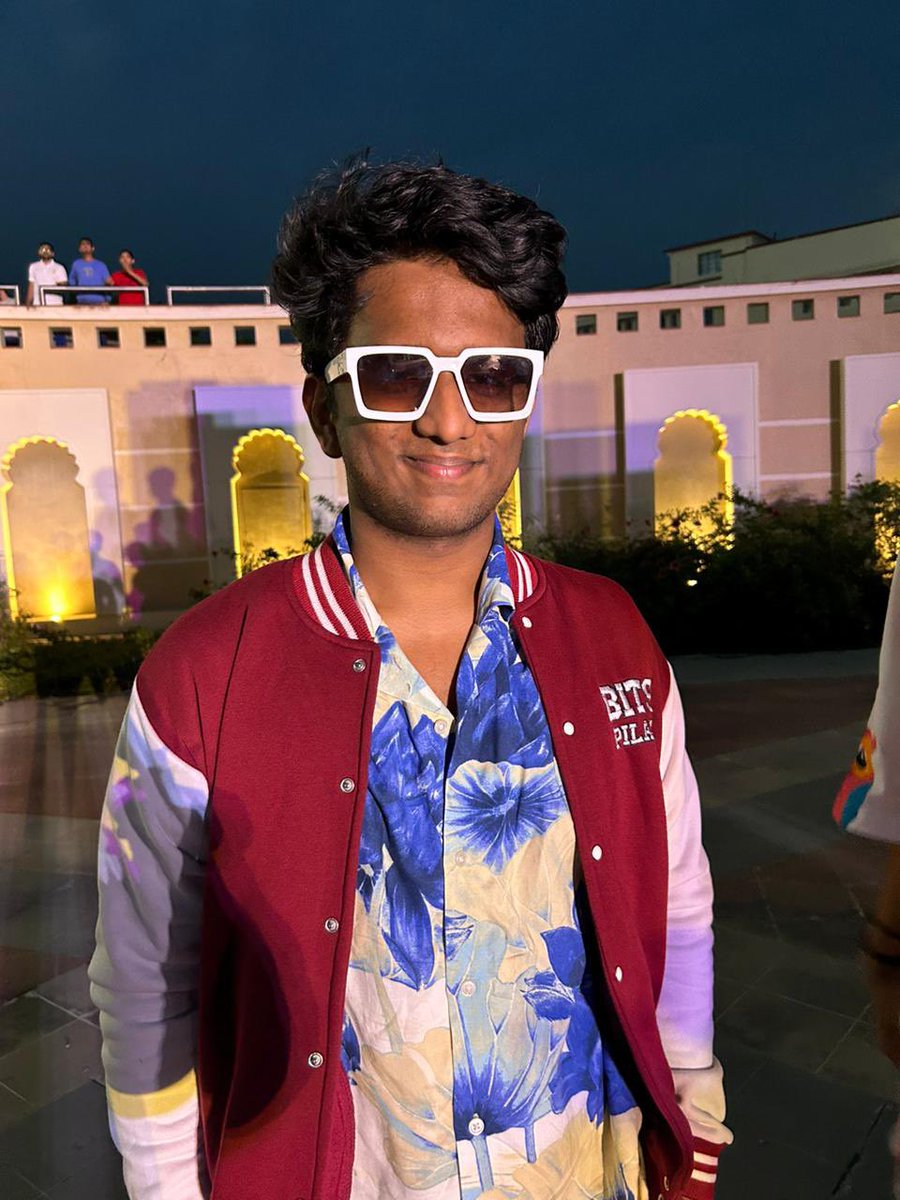 dhrvnryn's tweet photo. Advertised for a Phillips product in front of 150+ people after a fashion event (oh, the irony). 
Only Oasis can make me do such things https://t.co/kfkwZt340Y