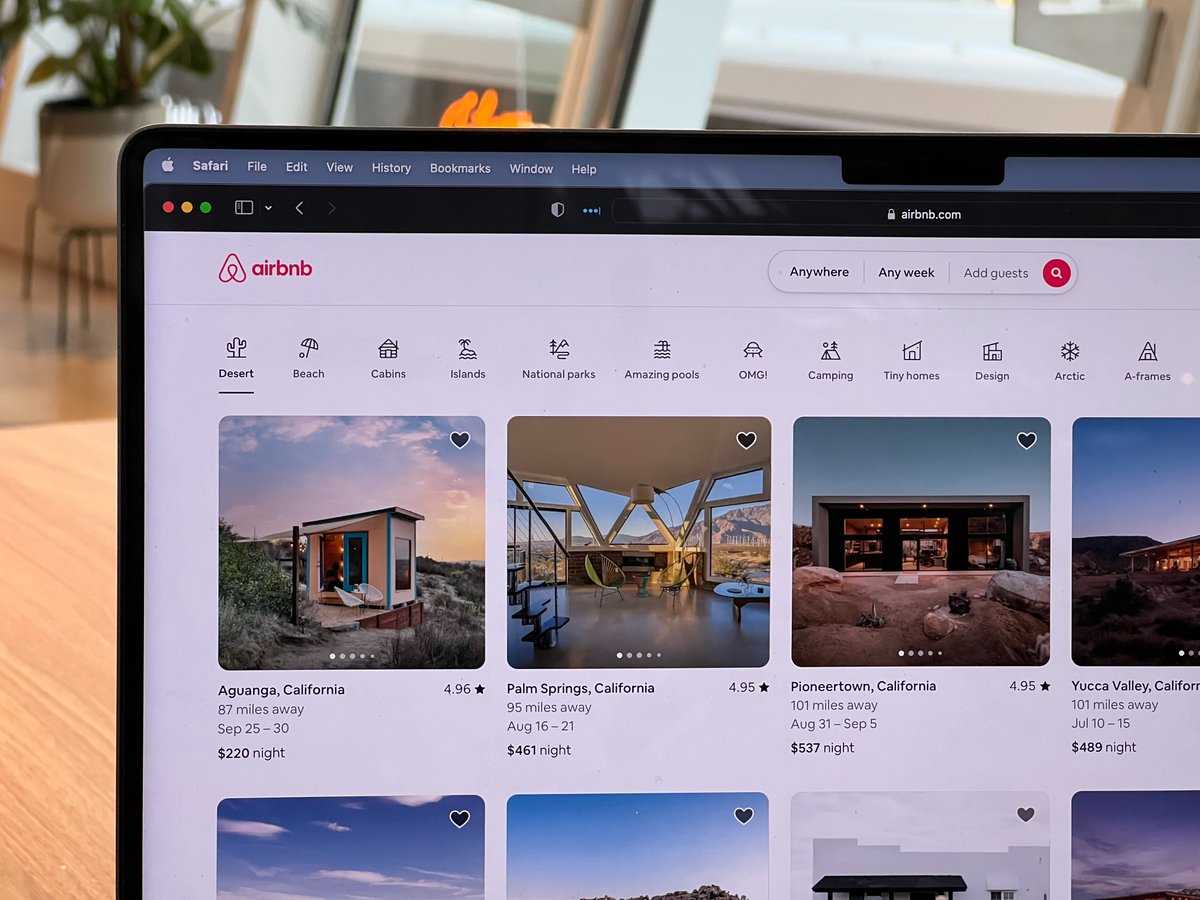 Today, let’s discuss Airbnb's remarkable journey to global expansion. This story begins in 2008, with Airbnb merely a small website offering lodging in San Francisco. 

Firstly, Airbnb didn't just launch blindly into new markets. 
Technology was their next big lever. 
#leadership