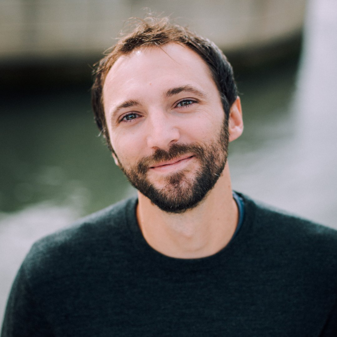 Pour cette rentrée, un livre seulement. Le 3e roman de Martin Dumont ou l’histoire de la relation que chacun entretien avec les rêves de sa jeunesse. D’une prose pudique, qui jamais ne cède à la facilité, il confirme son savoir-faire et tient l’équilibre entre pudeur et émotion.