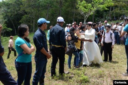ReligiousNewsN's tweet photo. La persecución religiosa del régimen Ortega Murillo en #Nicaragua está dejando sin sacerdotes a las parroquias, en especial a la diócesis de Matagalpa que contaba con al menos 60 sacerdotes y ahora tiene un poco más de 20. Estelí es la segunda diócesis más afectada. https://t.co/xyJViziy6T