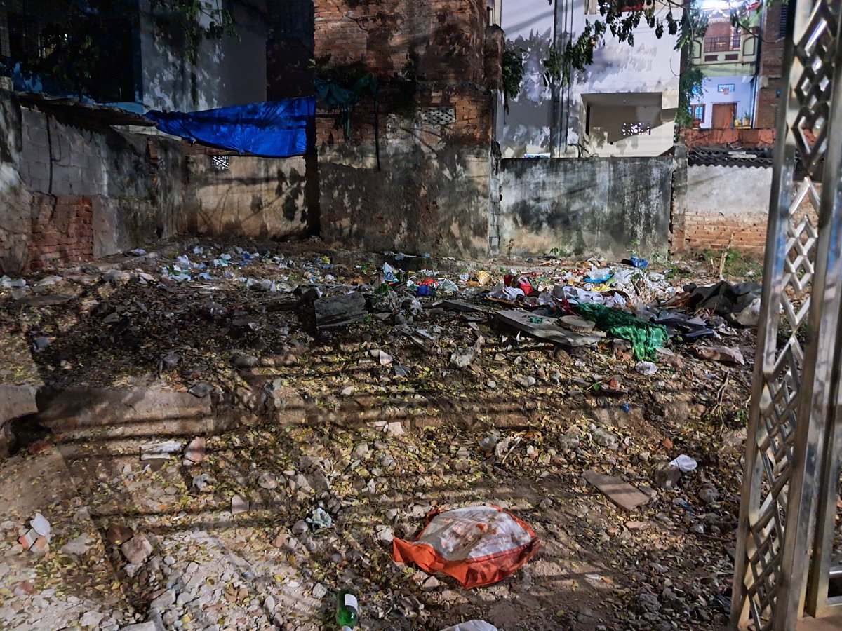 krishna_avs's tweet photo. @revanth_anumula @TelanganaCMO 

Is govt concern about a govt school where urine passing &amp; garbage dump happens around but no permanent sol in stopping it by @GHMCOnline?

Kids r in unhygienic env &amp; govt is least bothered.

Better to shift school 🙏

@vinay_vangala @sewrie https://t.co/XzVR20UY9s