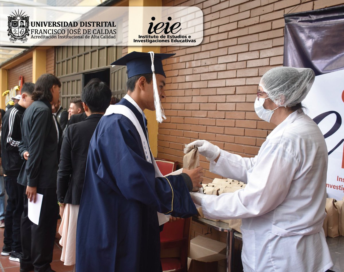 IEIE_UD's tweet photo. 🎓✨ Entregamos los diplomas a los graduados de los   Diplomados en Comunicación Comunitaria, Paz y Seguridad Humana, y Convivencia   Sostenible, en el colegio Nuestra Señora de Nazaret. ¡Que estos diplomas sean   un símbolo duradero de sus logros! 🏫🌟#SomosUd #ieie_ud #bosarte https://t.co/00dMnxX5I8