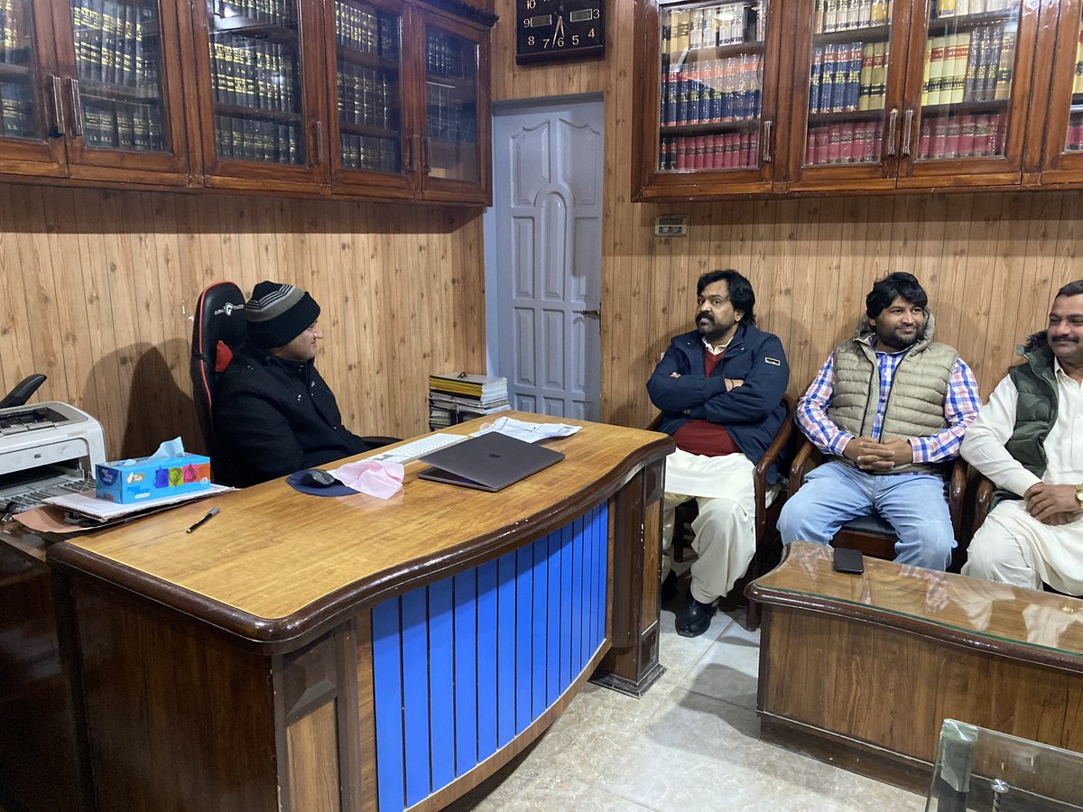 YasirBabbar's tweet photo. Johi: Meeting with senior lawyers on cup of tea. They promised for full support.
#Johi #PS83 #PMLN
#JohiMeSherChalega https://t.co/Nye6bakDnM
