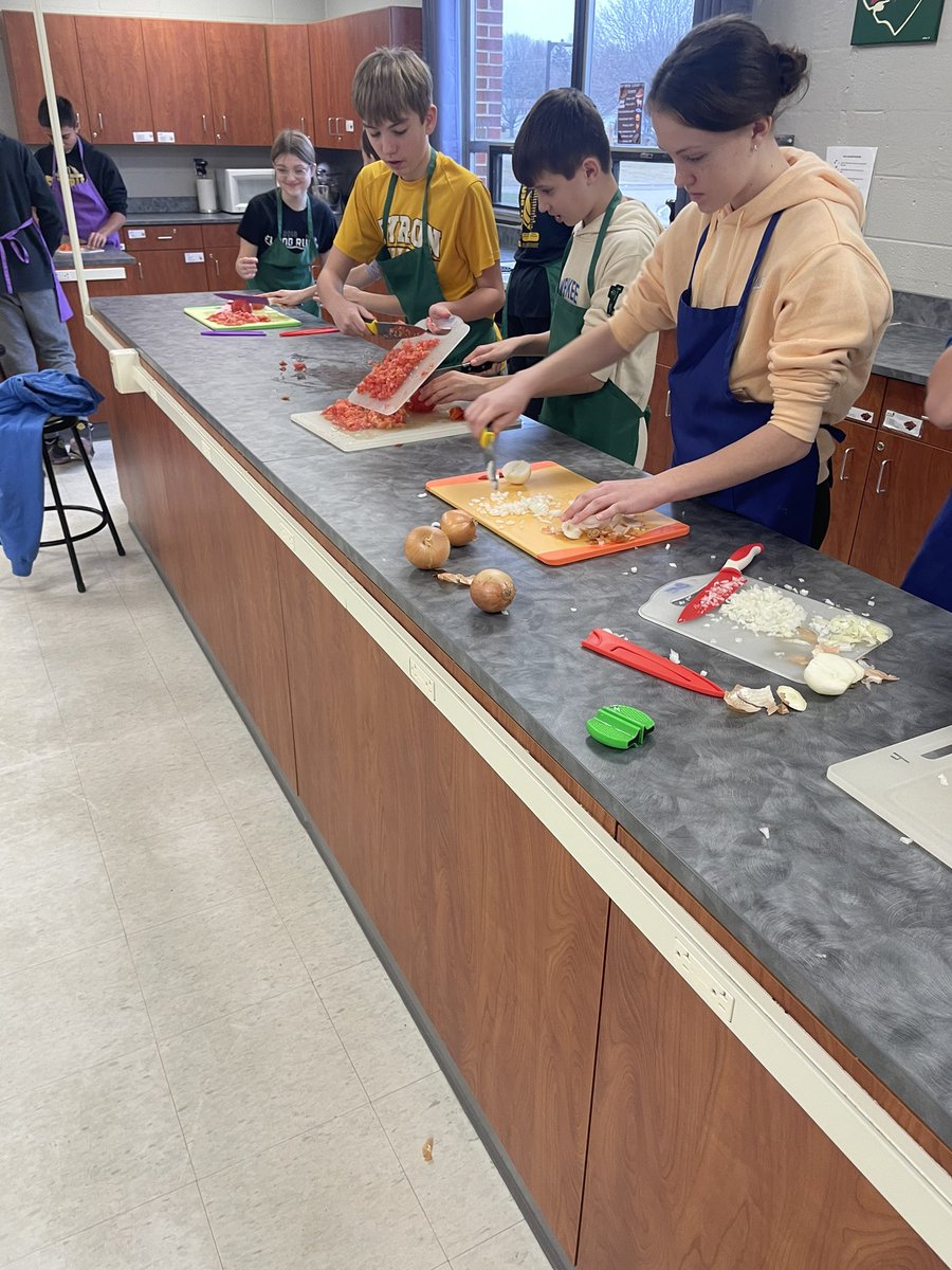 BizMathGuy's tweet photo. Business Math 7 - food preservation #OCPHS @olmstedcounty #SHIPgrant #beargrovesalsaPrep #BMSbizmathguy @ByronBears @ByronMSBears https://t.co/sDSC2Dg9xM